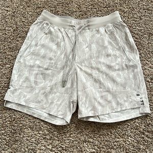 Lululemon Bowline 8” short Men’s Medium